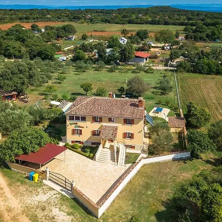 Ferienhaus Divina *